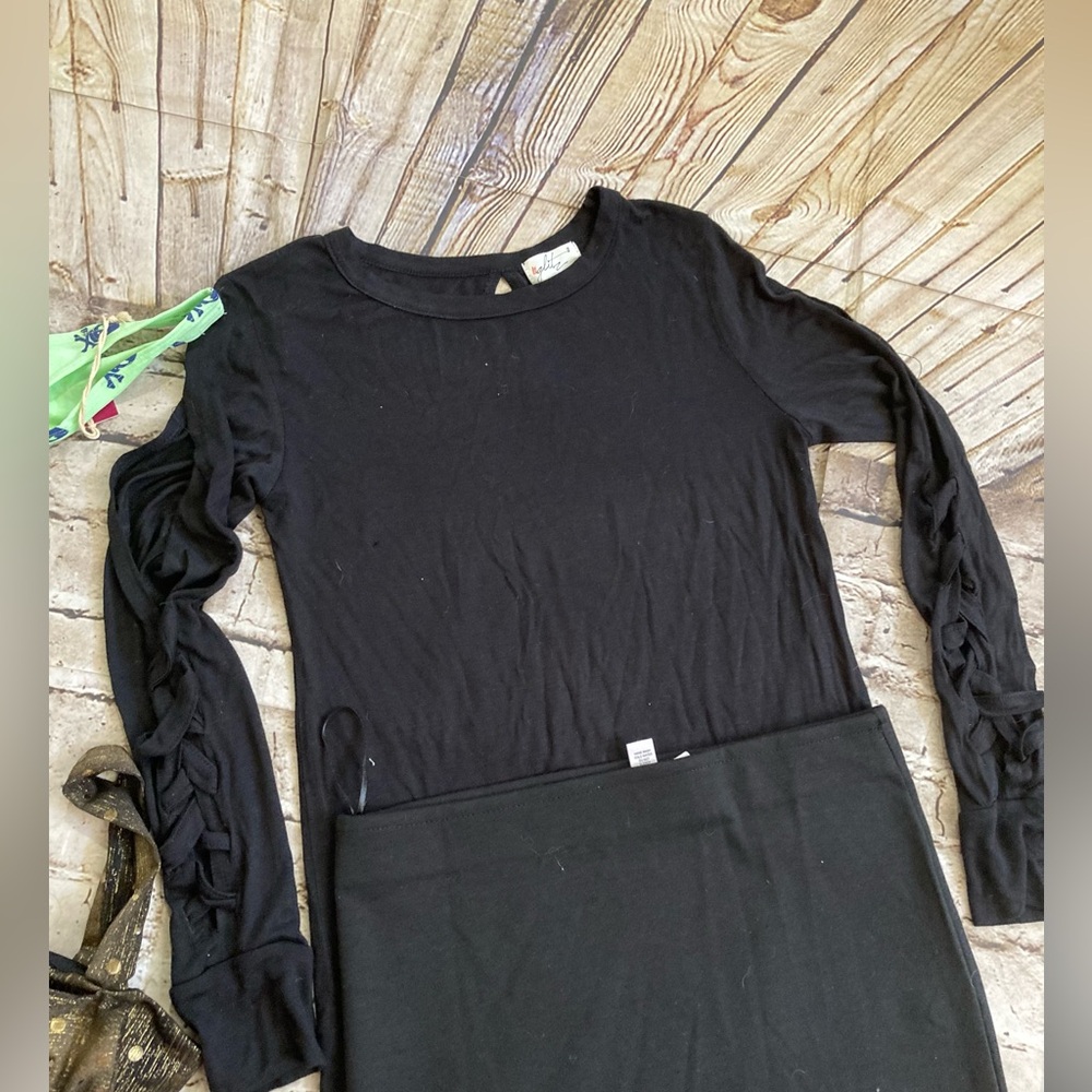 ๐ฅ Bundle of 9 pieces include :3 Dresses,1 sweater,2 tank,1 skirt,2 tops, size S - Picture 11 of 13